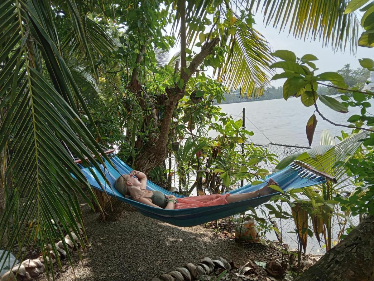 Lake Life Villa Ambalangoda  Buitenkant foto